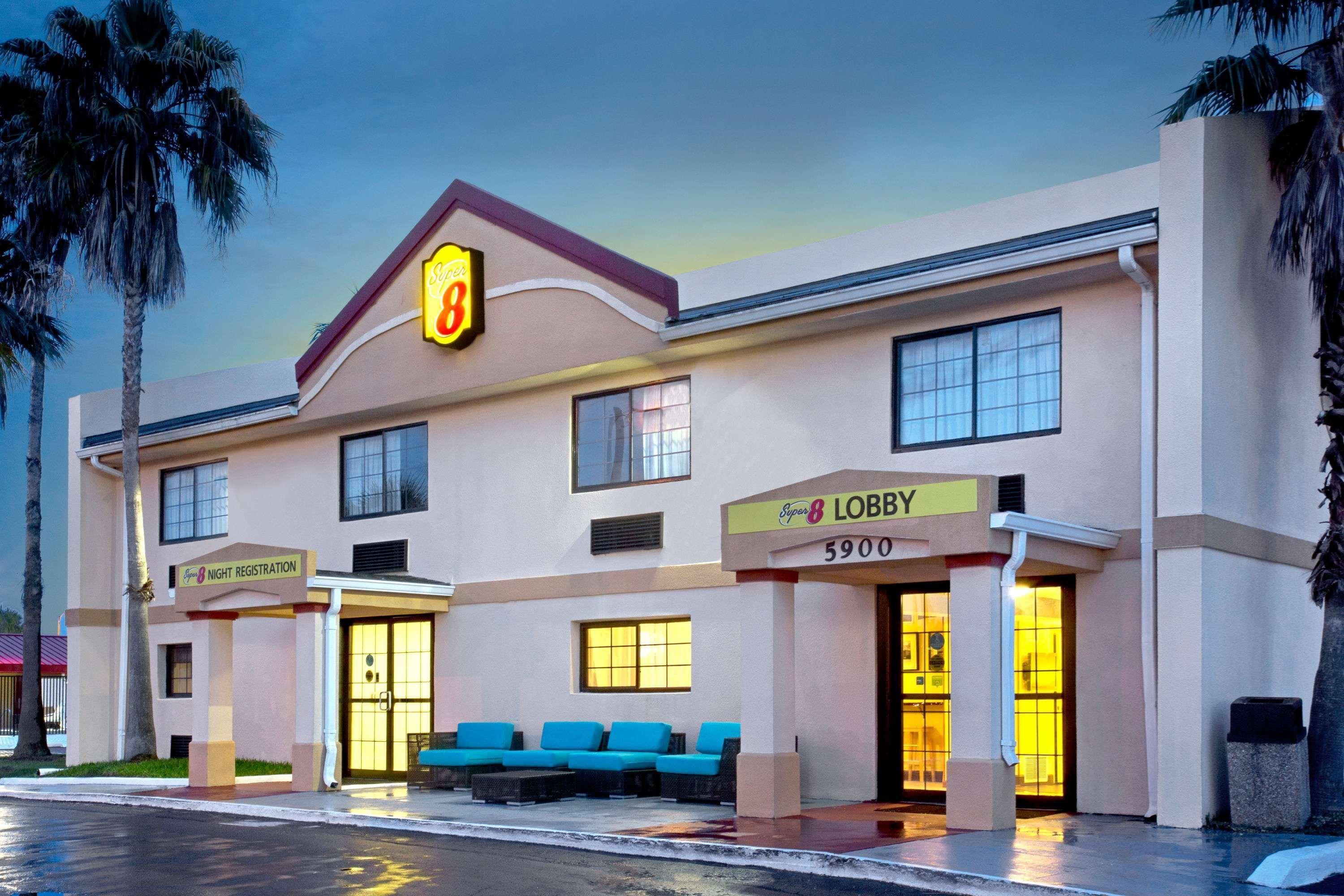 Отель Super 8 By Wyndham Orlando International Drive Экстерьер фото